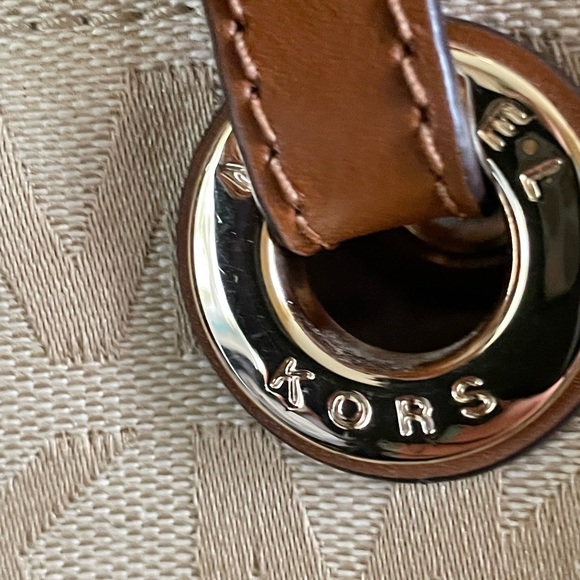 Michael kors handbag tote great condition! Clean inside and out! - Picture 5 of 7